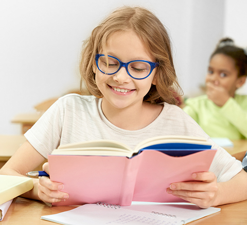 Lionsaí rialaithe myopia